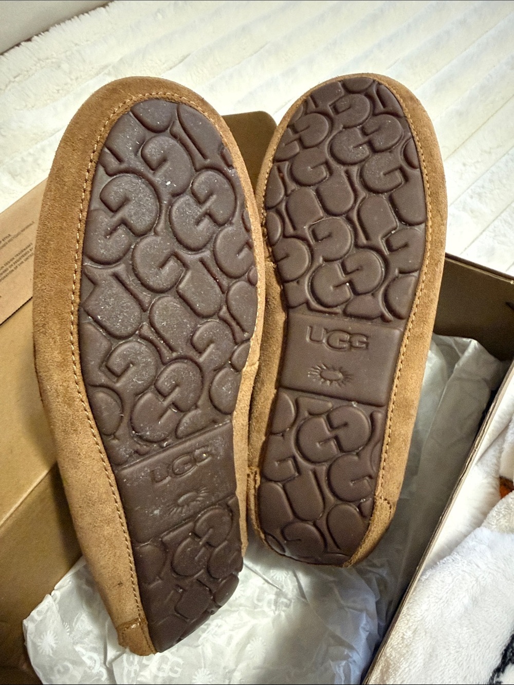 UGG - Picture 2 of 4